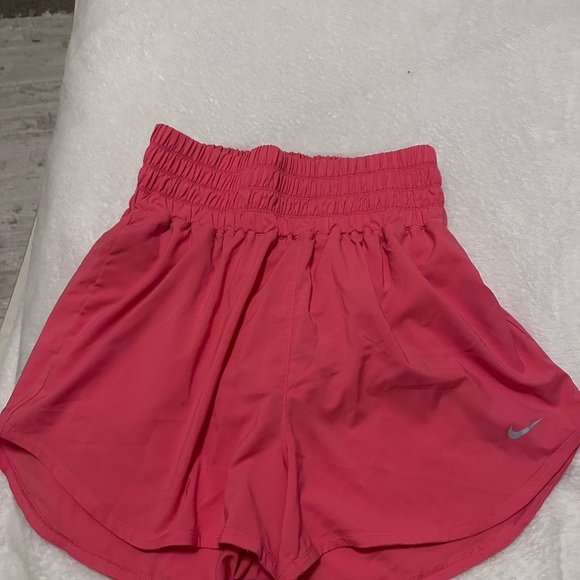 Nike Women's coral  Athletic Shorts - Picture 1 of 4